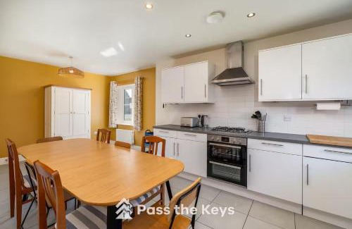 Marcham House | Pass the Keys Spacious Modern Family Home - 20 mins to Oxford