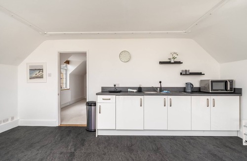 Banbury Apartment | Pass the Keys | Stylish Apartment in Quiet Village | Amazing Views
