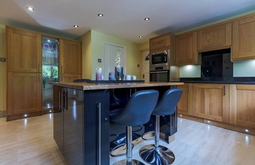 Northfield House | Pass the Keys | Stunning 4 Bed, 4 Bath Home:Tranquil Garden Oasis