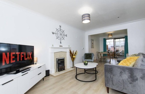 Edgbaston House | Pass the Keys | Stunning 5 Bedroom House