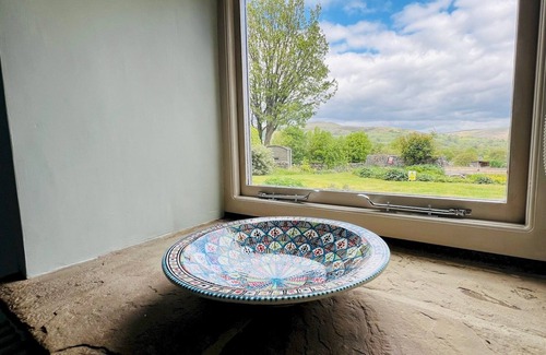 Castleton House | Pass the Keys | Stunning 3-Bed Cottage & Shepherd Hut with Peak Views