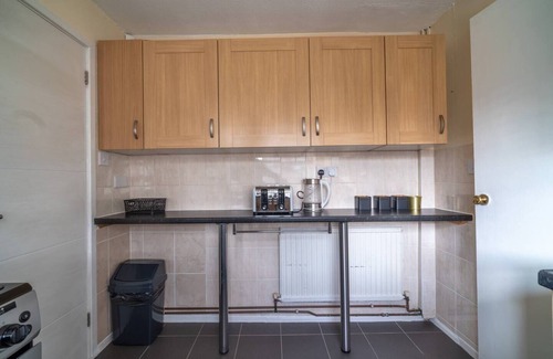 Nottingham House | Pass the Keys | Stylish 3 bedroom home with free parking