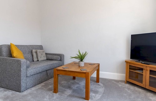 Burnham-on-Sea Apartment | Pass the Keys | Stylish 2 Bed Flat near Beach M5