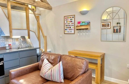 Reynoldston House | Pass the Keys | The Old Smithy |Tiny home| Gower
