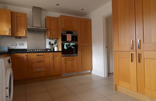 Birmingham House | Pass the Keys | Well Located Modern 5 Bedroom House