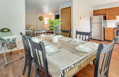 Pataskala House | Pataskala Paradise: Cozy Hideaway w/ Fireplace!