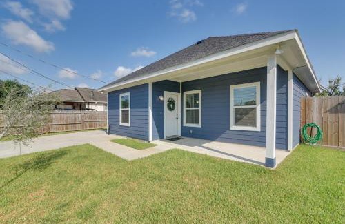 Northeast Houston Apartment | Patio and Fenced Yard Home Close to Dtwn Houston!