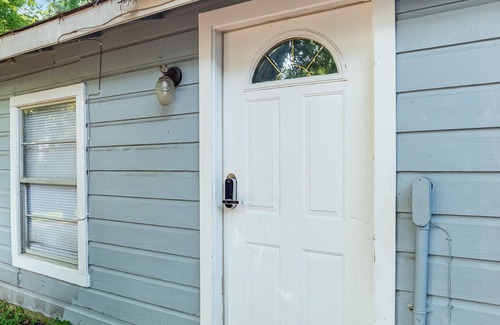 Broadmoor Apartment | Patio Charm