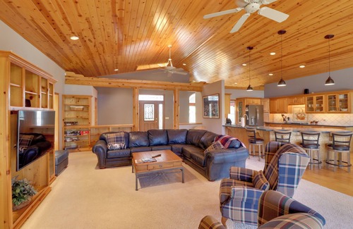 Sierra Pines Cottage | Patio & Forest View: Peaceful Show Low Home