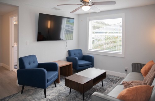 Gifford House | Patio I Firepit I 65” TV w/Netflix I 472mbps I WD