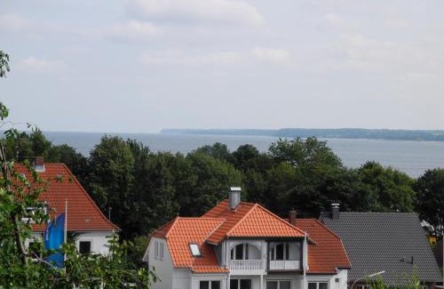 Eckernfoerde Apartment | PatRei mit Meerblick, auch beim Duschen