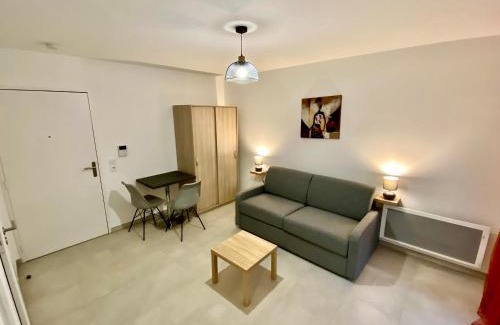 Riou - Petit Juas - Av de Grasse Apartment | PAUL DOUMER #1 By SCLS Locations