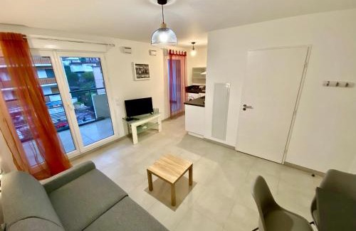Riou - Petit Juas - Av de Grasse Apartment | PAUL DOUMER #1 By SCLS Locations