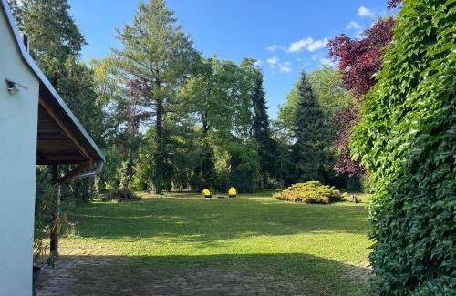 Sremska Mitrovica Bed & Breakfast | PB Urban Garden Stay with guarded Parking