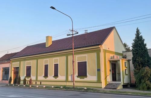 Sremska Mitrovica Bed & Breakfast | PB Urban Garden Stay with guarded Parking