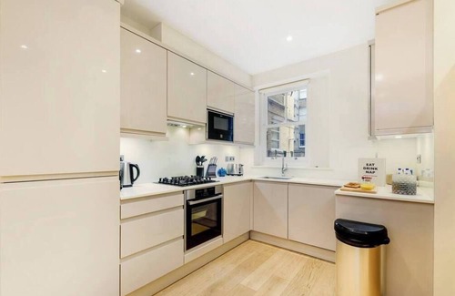 Colville Apartment | PBC | Modern Two Bedroom Apartment in Soho - GT3