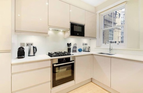 Colville Apartment | PBC | Modern Two Bedroom Apartment in Soho - GT3