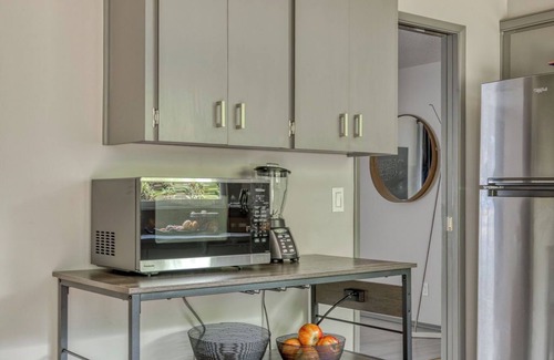 West Haven-Sylvan House | PDX Launching Pad - 2 bedroom house in a close-in, quiet Portland neighborhood