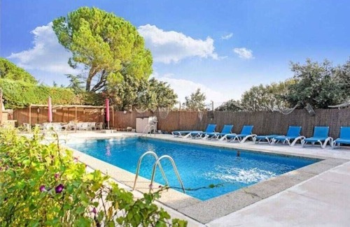 Galapagar Cottage | Peñalara-la casa de Galapagar, romantic stone lodging with fireplace.