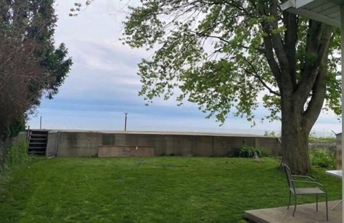 Estral Beach Cottage | Peaceful Lakefront Living – 3-BR Home with Breathtaking Views; Pet & Smoke-Free