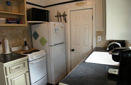 Dennis Port Cottage | Peaceful 2 Bdrm Cottage WiFi A/C Ingrd Pool & Walk To Beach!