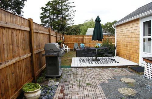 Dennis Port Cottage | Peaceful 2 Bdrm Cottage WiFi A/C Ingrd Pool & Walk To Beach!