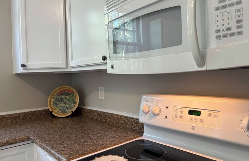 Meridian House | Peaceful 2-bedroom house with AC in charming Meridian