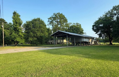 Vancleave House | Peaceful 3-bedroom river camp on the Pascagoula River with Private sandbar!