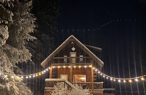 Girdwood Ski Chalet | Peaceful 3 Story Log Cabin Chalet w/Hot Tub