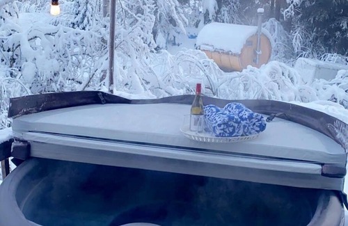 Girdwood Ski Chalet | Peaceful 3 Story Log Cabin Chalet w/Hot Tub