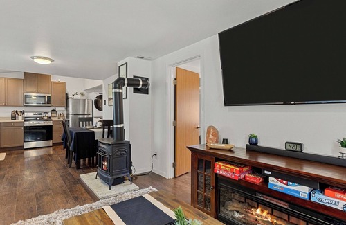 Mount Vernon House | Peaceful 3BR W/BBQ and Firepit Near Nature |Skagit