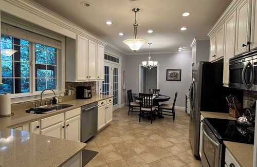 Maryville House | Peaceful 4/2 Hydrangea Hideaway