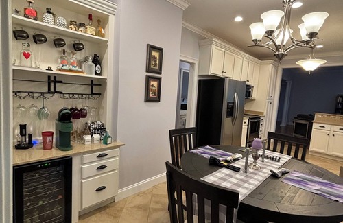 Maryville House | Peaceful 4/2 Hydrangea Hideaway