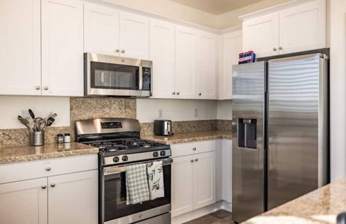 Jurupa Valley House | Peaceful 4BR Home With Mountain View