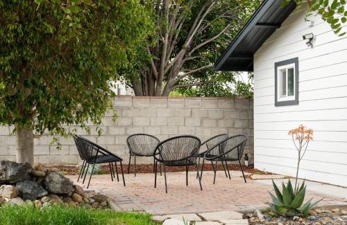 Birdland House | Peaceful 4br with Fire Pit and Huge Yard