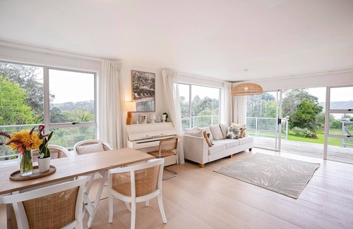 Mahurangi House | Peaceful 5 Bedroom Family Retreat