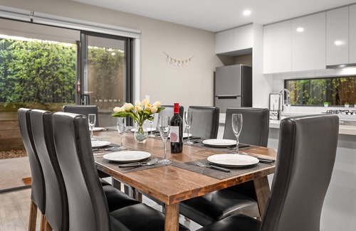 Golden Point House | Peaceful and Private Modern Townhouse - Steps from Sovereign Hill & Lake Esmond