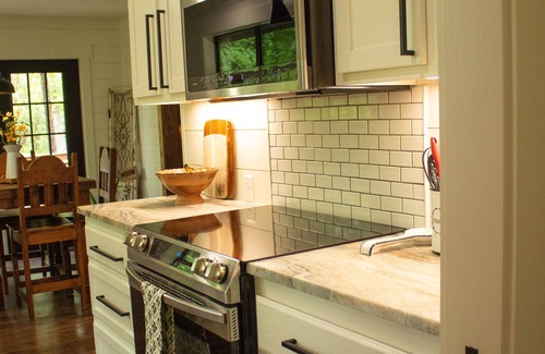 Clinton Cottage | Peaceful and quiet home near the Ozarks.