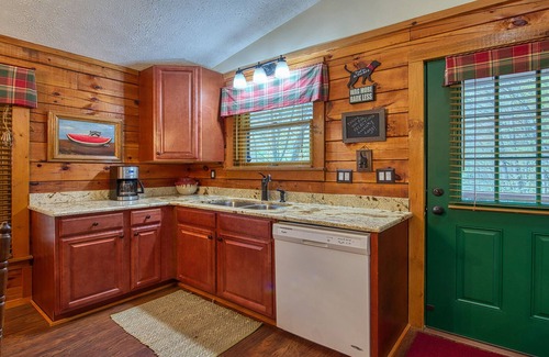 Maggie Valley Cabin | Peaceful and Relaxing Luxury Logs Cabin. Come Enjoy!