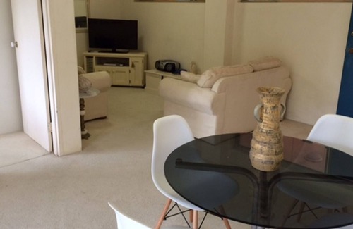 Neutral Bay Apartment | Peaceful and tranquil 1 bedroom & Parking close to CBD