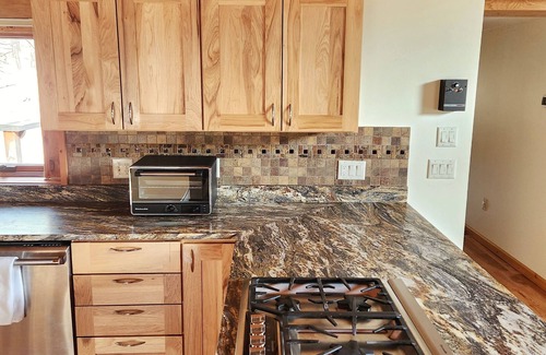 Custer Cabin | Peaceful Cabin Getaway near Wind Cave and Custer National Park