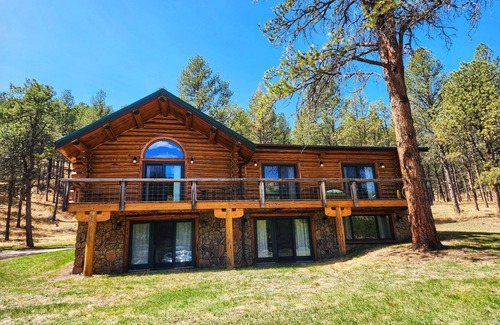 Custer Cabin | Peaceful Cabin Getaway near Wind Cave and Custer National Park