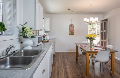 Hendersonville Cabin | Peaceful cabin near downtown
