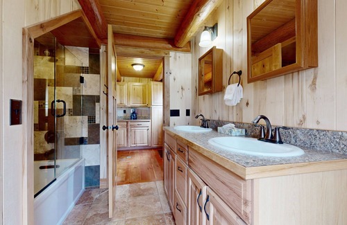 Polebridge Cabin | Peaceful cabin on 21 acres with a wood stove - near Glacier National Park