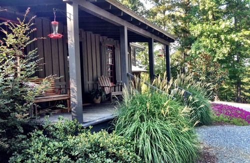 Starkville Cabin | Peaceful Cabin on 8 wooded acres 3 Miles From MSU Campus