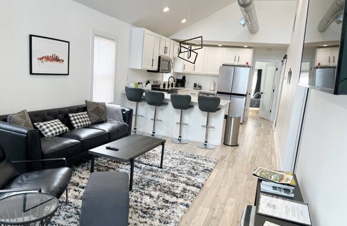 Germantown House | Peaceful Contemporary Close to Everything