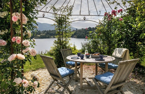 Glomset Apartment | Peaceful countryside apartment near Ålesund. Fjord & Mountain views & garden