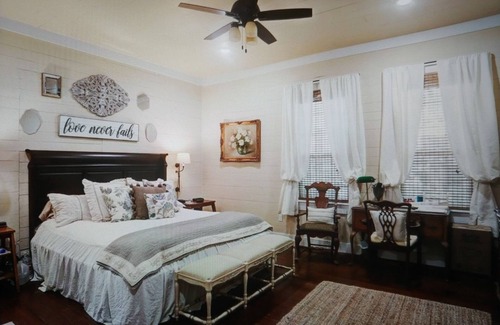 Fayetteville House | Peaceful country home!