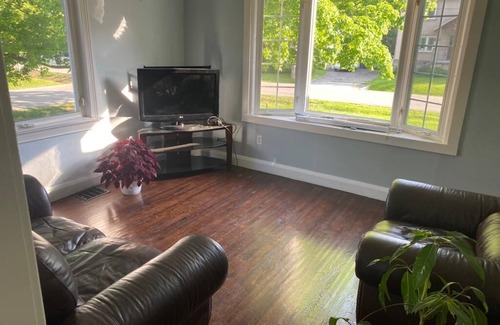 Lakeview House | Peaceful, cozy 4 bedroom house walking distance to the lake, 15 mins to Downtown