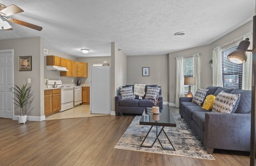 Springfield Apartment | Peaceful Escape in downtown Springfield.